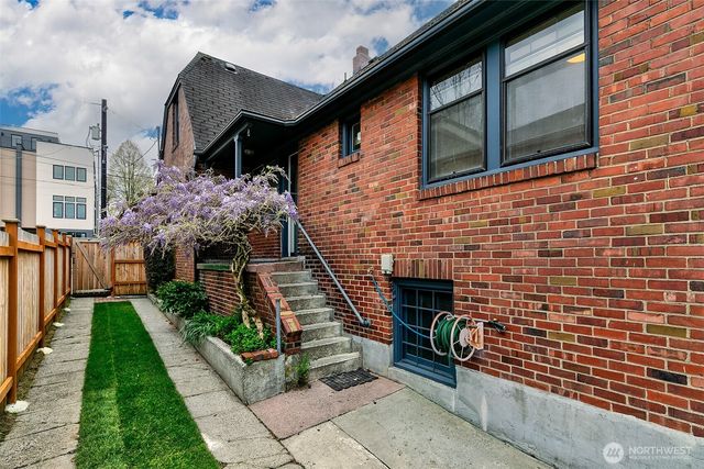 1408 N 48th Street, Seattle, WA 98103