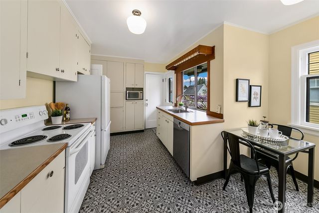 1408 N 48th Street, Seattle, WA 98103
