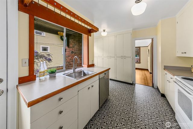 1408 N 48th Street, Seattle, WA 98103