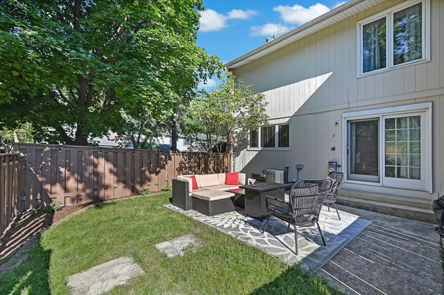 216 Pinewood Lane, Bloomingdale, IL 60108