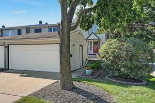 216 Pinewood Lane, Bloomingdale, IL 60108