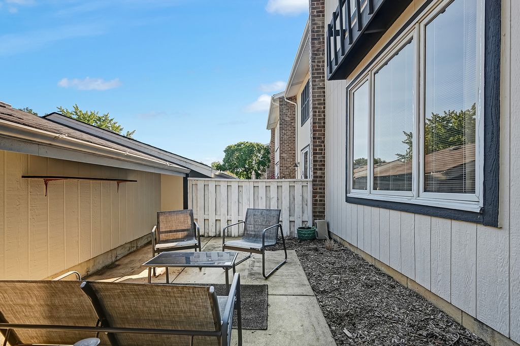 216 Pinewood Lane, Bloomingdale, IL 60108 — photo 2