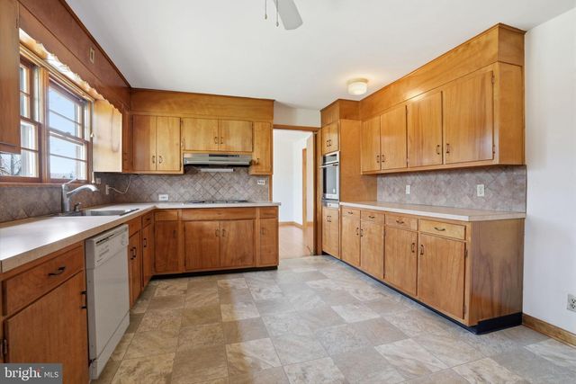 10 HOME RD, Hatboro, PA 19040