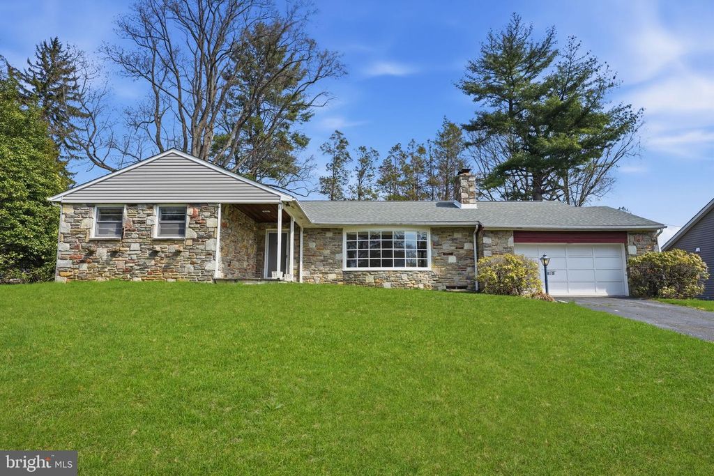 10 HOME RD, Hatboro, PA 19040