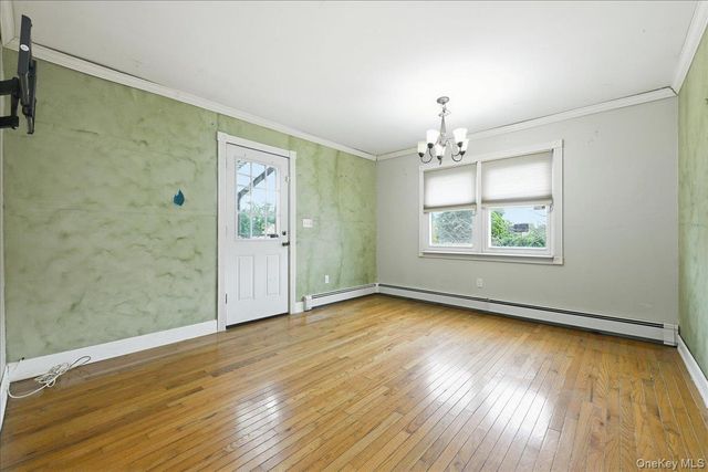 439 39th Street, Lindenhurst, NY 11757