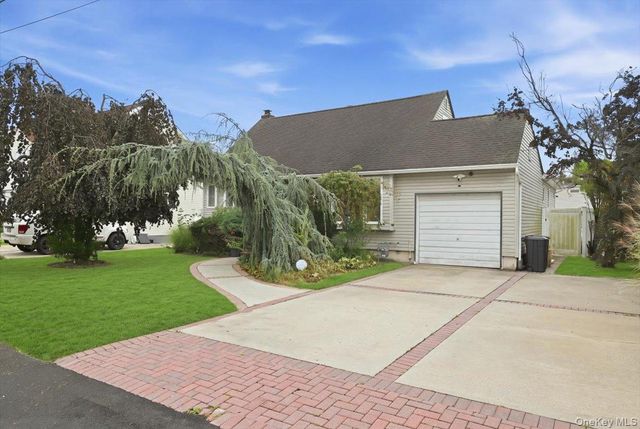 439 39th Street, Lindenhurst, NY 11757