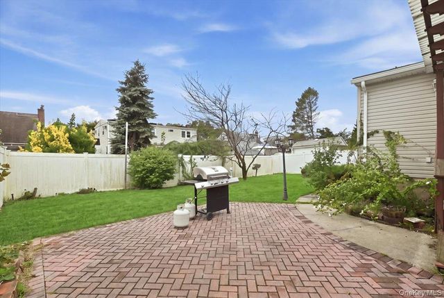 439 39th Street, Lindenhurst, NY 11757