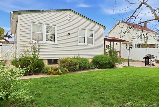 439 39th Street, Lindenhurst, NY 11757