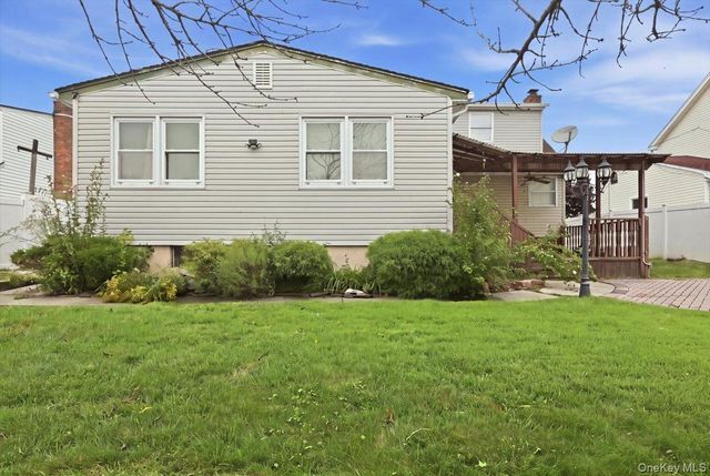 439 39th Street, Lindenhurst, NY 11757