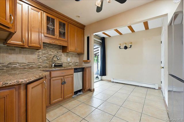 439 39th Street, Lindenhurst, NY 11757