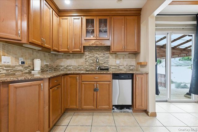 439 39th Street, Lindenhurst, NY 11757