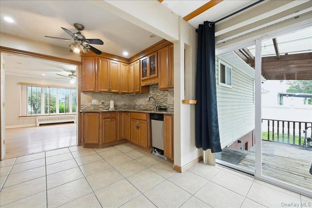 439 39th Street, Lindenhurst, NY 11757
