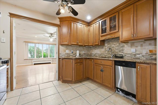 439 39th Street, Lindenhurst, NY 11757