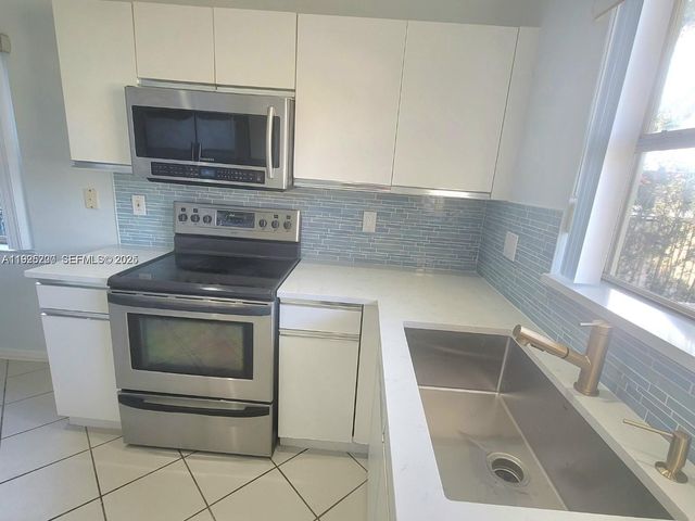 824 Stanton Dr, Weston, FL 33326