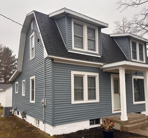 1408 E Pine Hill Avenue, White Cloud, MI 49349