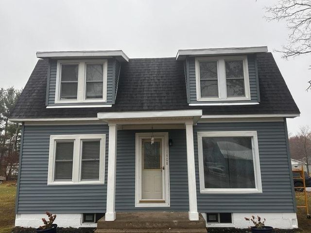 1408 E Pine Hill Avenue, White Cloud, MI 49349