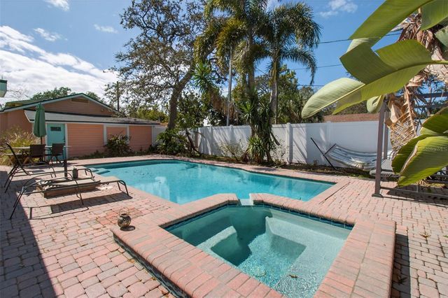 322 47TH STREET N, St Petersburg, FL 33713