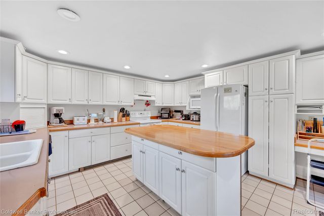 4445 McDowell Road, Lapeer, MI 48446