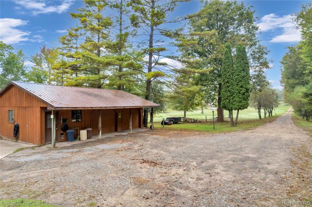 4445 McDowell Road, Lapeer, MI 48446