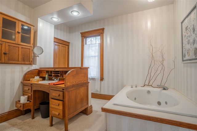 20 S Oak Park Avenue, Colfax, IA 50054