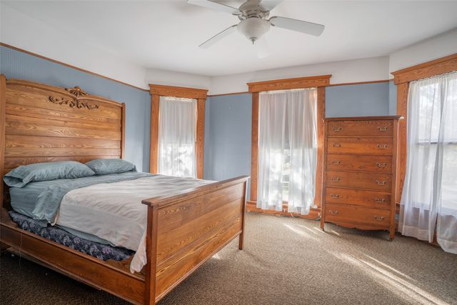 20 S Oak Park Avenue, Colfax, IA 50054