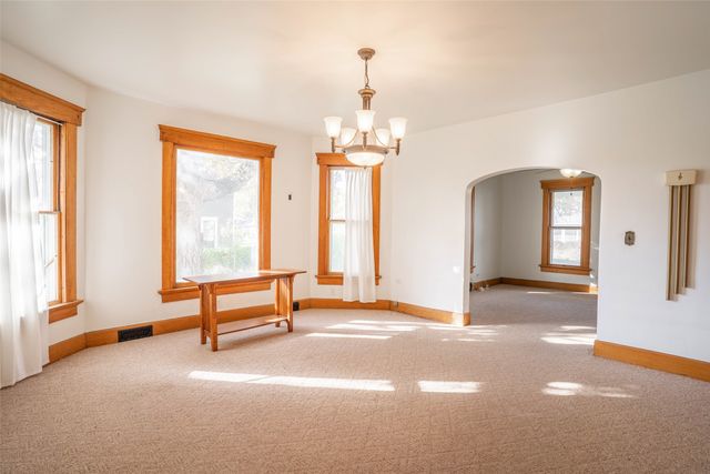 20 S Oak Park Avenue, Colfax, IA 50054