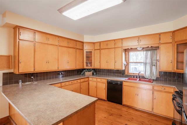 20 S Oak Park Avenue, Colfax, IA 50054