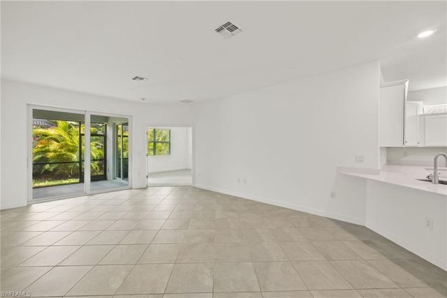 9077 Leatherwood LOOP, Lehigh Acres, FL 33936