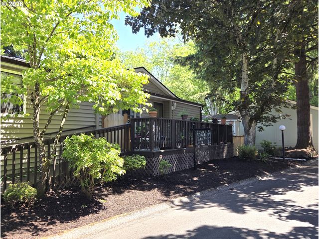 1475 GREEN ACRES Rd 83, Eugene, OR 97408
