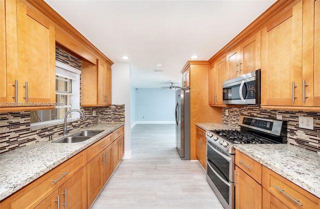18660 NW 78th Ave 0, Hialeah, FL 33015