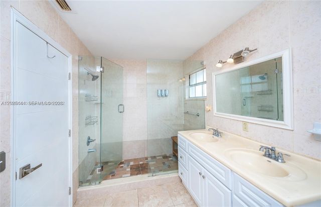 18660 NW 78th Ave 0, Hialeah, FL 33015