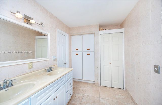 18660 NW 78th Ave 0, Hialeah, FL 33015