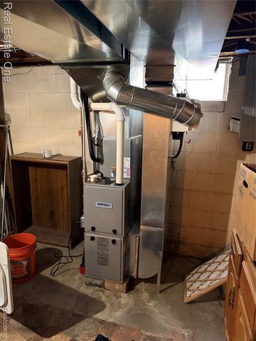 24701 New York Street, Dearborn, MI 48124