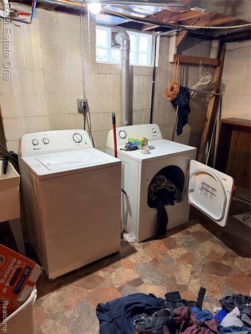 24701 New York Street, Dearborn, MI 48124