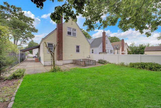 33 McKee Street, Floral Park, NY 11001
