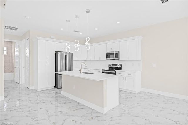 9051 W JUSTICE CIR, Labelle, FL 33935