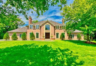 560 Jacqulyn Lane, Lake Forest, IL 60045