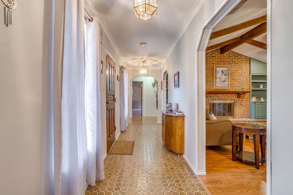 1405 Rockmoor Drive, Edgecliff Village, TX 76134 — photo 2