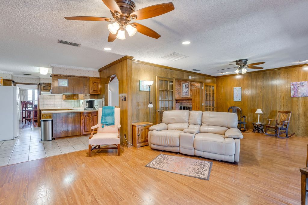 1405 Rockmoor Drive, Edgecliff Village, TX 76134 — photo 4