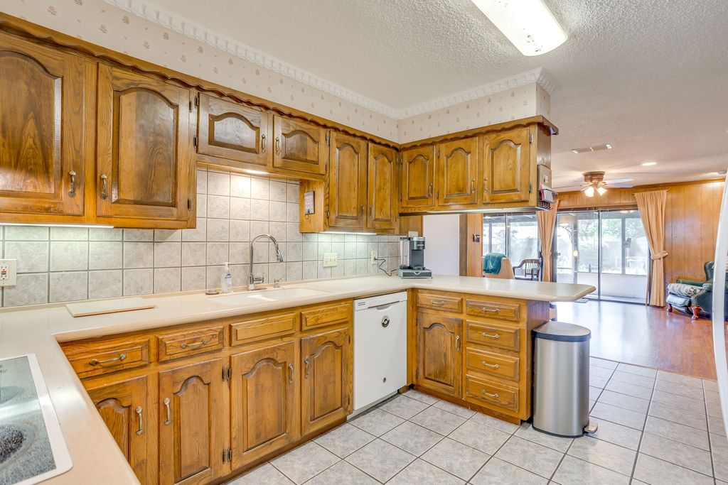 1405 Rockmoor Drive, Edgecliff Village, TX 76134 — photo 5