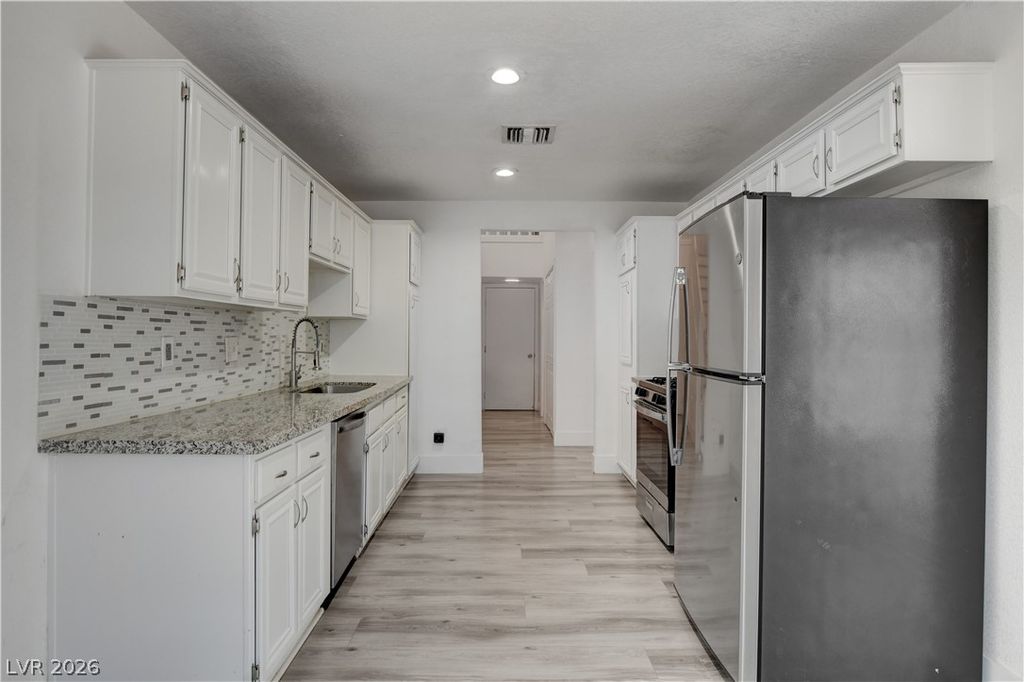 4049 Chalfont Court, Las Vegas, NV 89121 — photo 5