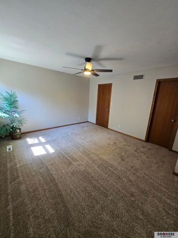 6121 Fleetwood Drive, Lincoln, NE 68516