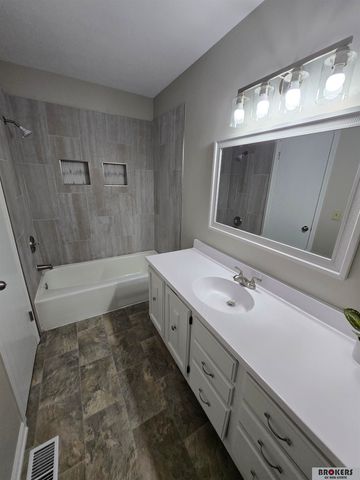 6121 Fleetwood Drive, Lincoln, NE 68516