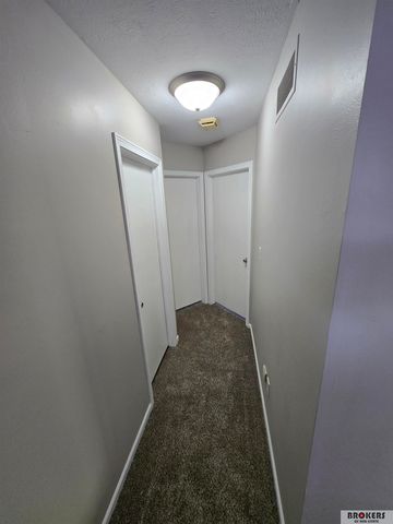 6121 Fleetwood Drive, Lincoln, NE 68516