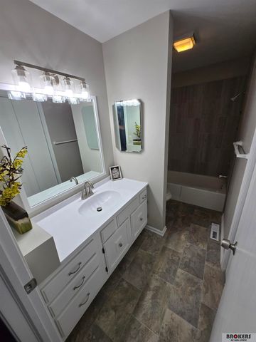 6121 Fleetwood Drive, Lincoln, NE 68516