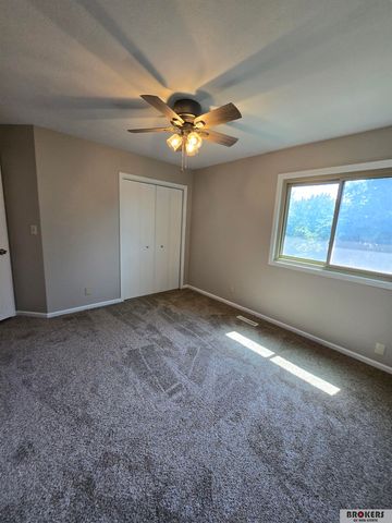 6121 Fleetwood Drive, Lincoln, NE 68516