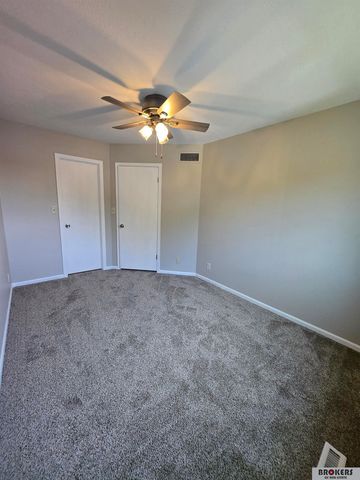 6121 Fleetwood Drive, Lincoln, NE 68516