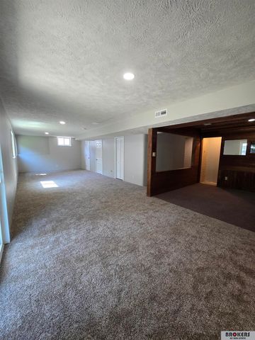 6121 Fleetwood Drive, Lincoln, NE 68516