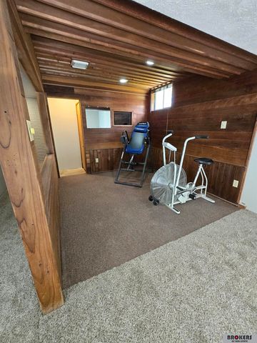 6121 Fleetwood Drive, Lincoln, NE 68516