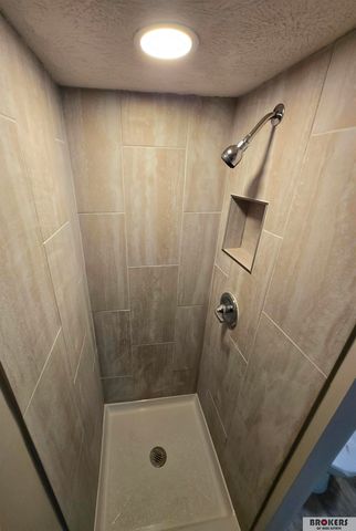 6121 Fleetwood Drive, Lincoln, NE 68516